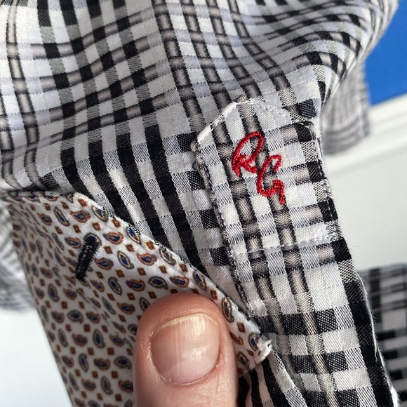 Robert Graham Button Down Long Sleeve Shirt. Black, White, Beige Pattern. Size M - Picture 8 of 16